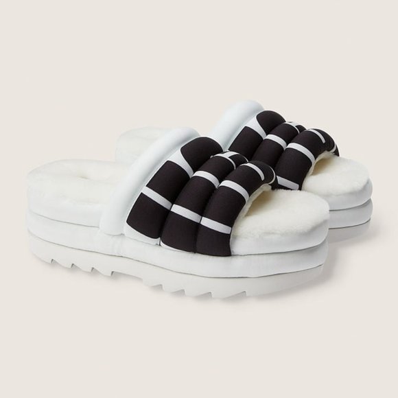 UGG Maxi Slide Logo Sandal. New! - Picture 11 of 11